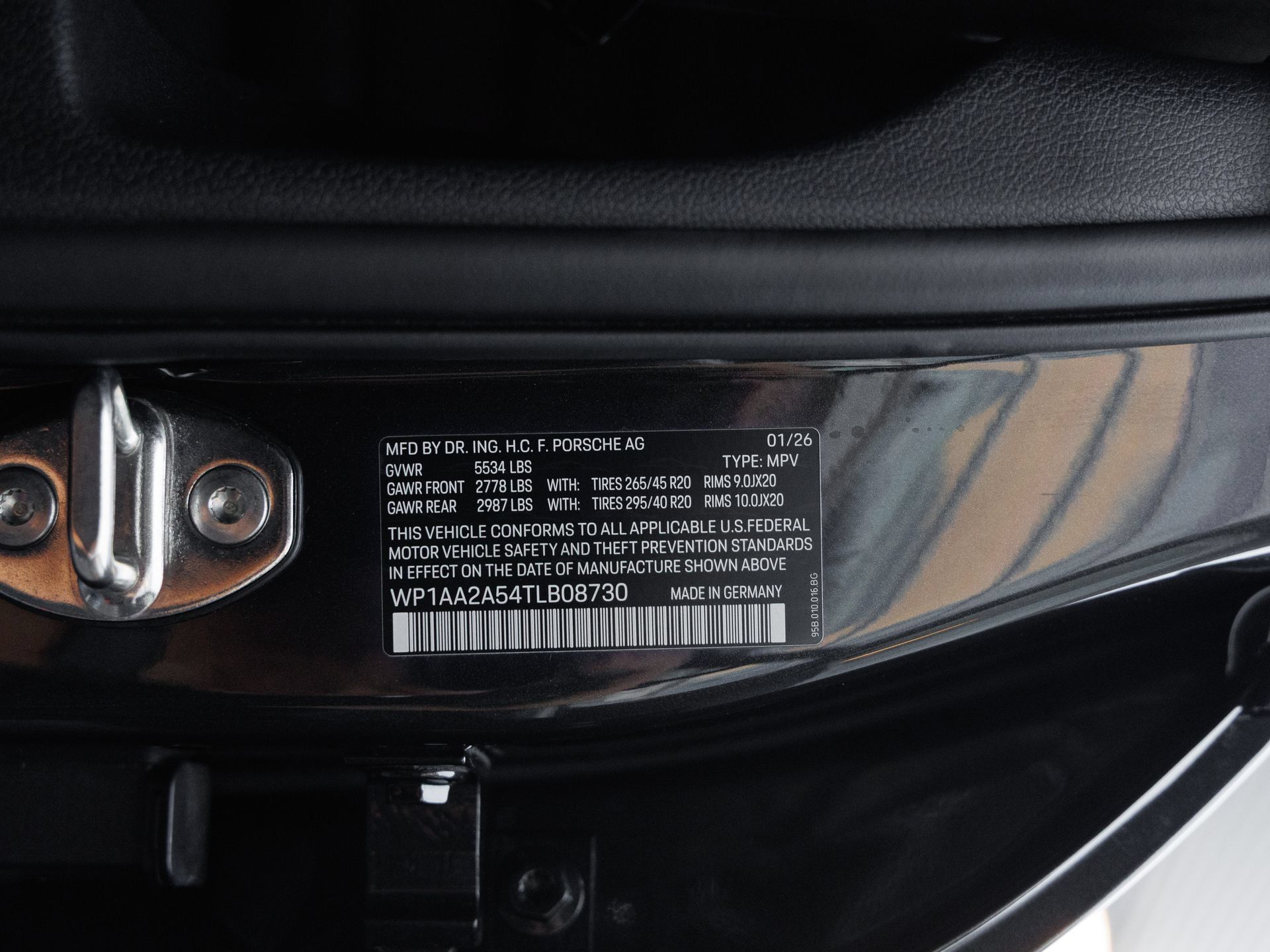 Certified 2026 Porsche Macan AWD/4WD image 41
