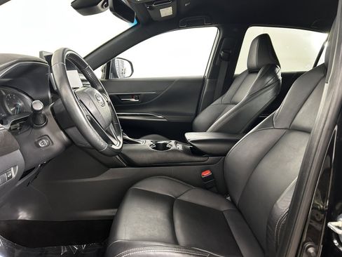 Used 2023 Toyota Venza XLE AWD/4WD image 14