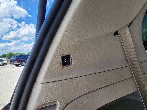 Used 2022 Chrysler Pacifica Touring-L FWD image 26