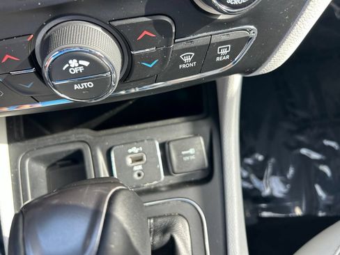 Certified 2021 Jeep Cherokee Latitude Lux w/ Sun & Sound Group FWD image 41