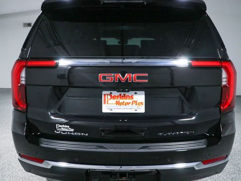Used 2025 GMC Yukon Elevation w/ Elevation Premium Package AWD/4WD image 8