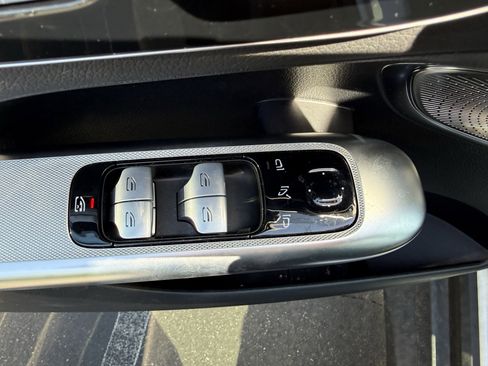 Used 2025 Mercedes-Benz GLC 300 4MATIC image 15