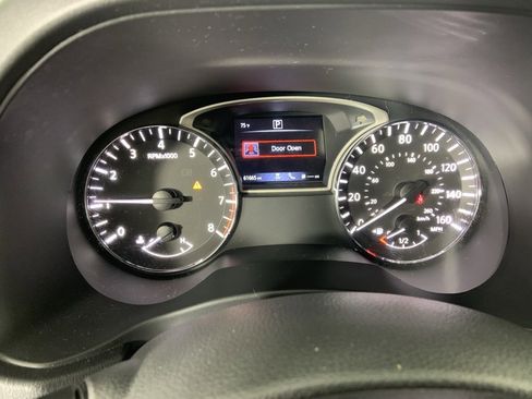 Used 2019 Nissan Pathfinder SL image 11