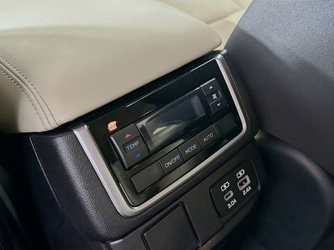Certified 2023 Subaru Ascent Premium w/ Convenience Package image 32