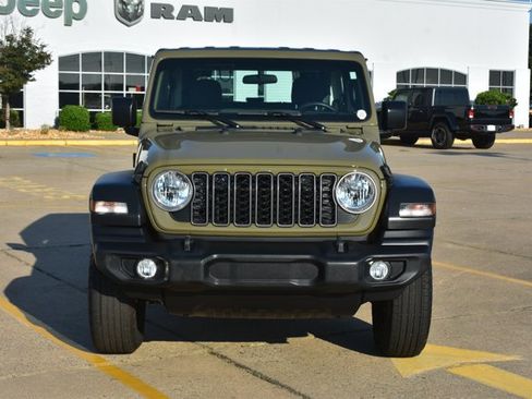 Used 2025 Jeep Wrangler Sport AWD/4WD image 2