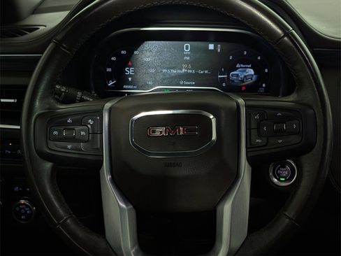 Used 2023 GMC Yukon SLT image 13