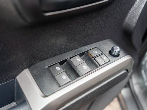 Used 2023 Toyota Tacoma SR5 AWD/4WD image 17