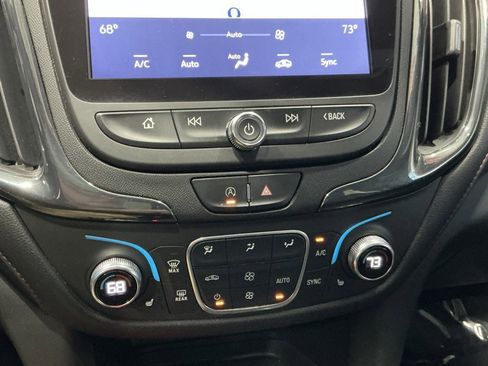 Used 2022 Chevrolet Equinox RS w/ RS Leather Package image 17