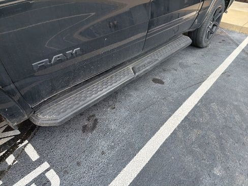 Used 2022 RAM 1500 Laramie AWD/4WD image 3