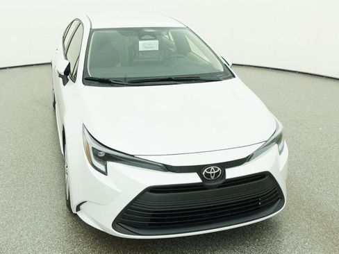 Used 2026 Toyota Corolla LE FWD image 17