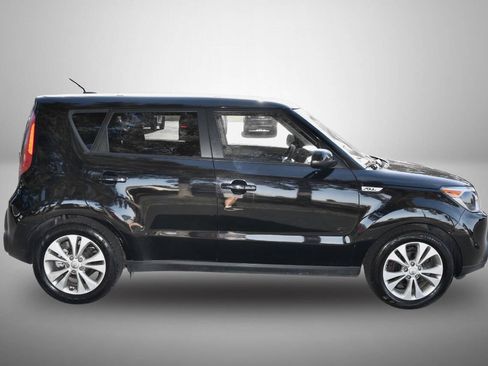 Used 2015 Kia Soul + FWD image 8