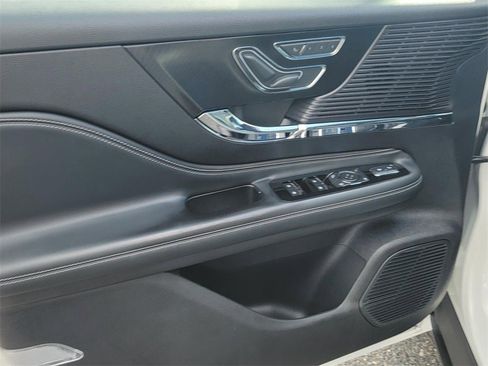 Used 2022 Lincoln Corsair Standard w/ Equipment Group 101A image 9