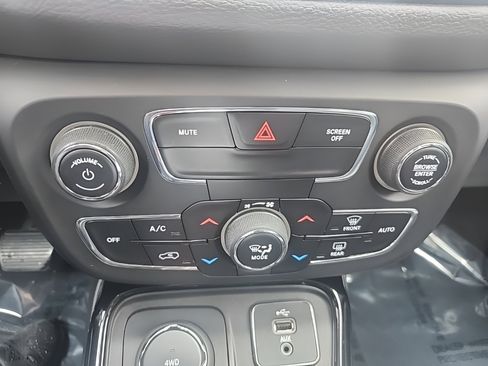 Used 2018 Jeep Compass Limited image 19