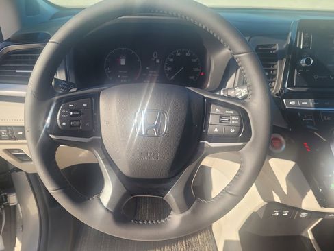 New 2026 Honda Odyssey Touring image 11