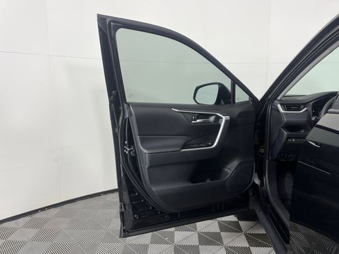 Certified 2025 Toyota RAV4 XLE Premium image 31