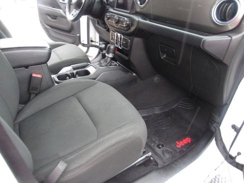Used 2018 Jeep Wrangler Unlimited Sahara AWD/4WD image 21