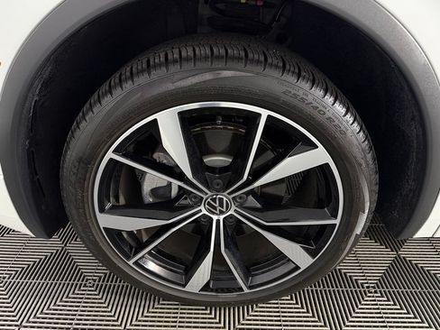 Used 2023 Volkswagen Tiguan SEL R-Line AWD/4WD image 12