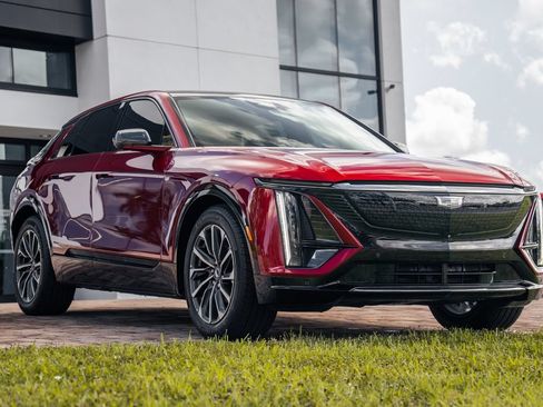Used 2024 Cadillac Lyriq Sport RWD image 7