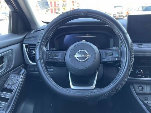 Used 2024 Nissan Rogue SL w/ SL Premium Package image 12