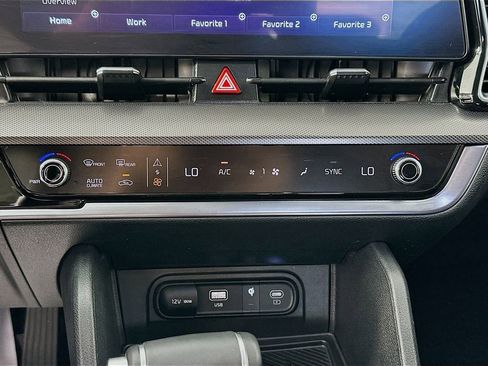 Used 2025 Kia Sportage SX AWD/4WD image 16