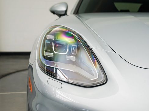 Used 2018 Porsche Panamera 4S image 9