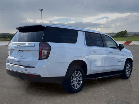 Used 2022 Chevrolet Suburban LT RWD image 3