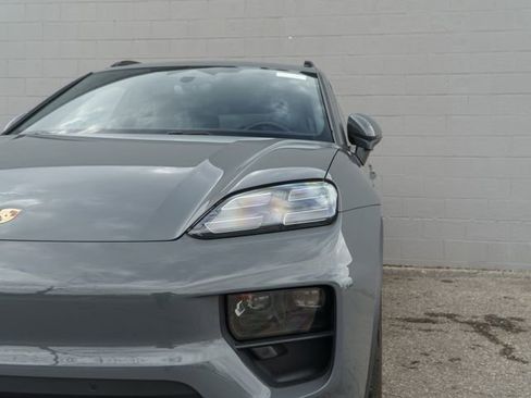 Certified 2025 Porsche Macan 4 Electric AWD/4WD image 11
