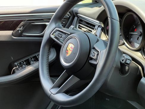 Certified 2024 Porsche Macan AWD/4WD image 37