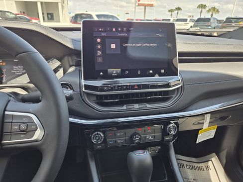 New 2026 Jeep Compass Latitude image 33