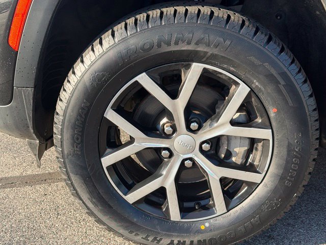 Used 2024 Jeep Grand Cherokee Limited AWD/4WD image 4