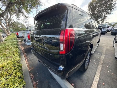 Used 2025 Ford Expedition Active RWD image 4
