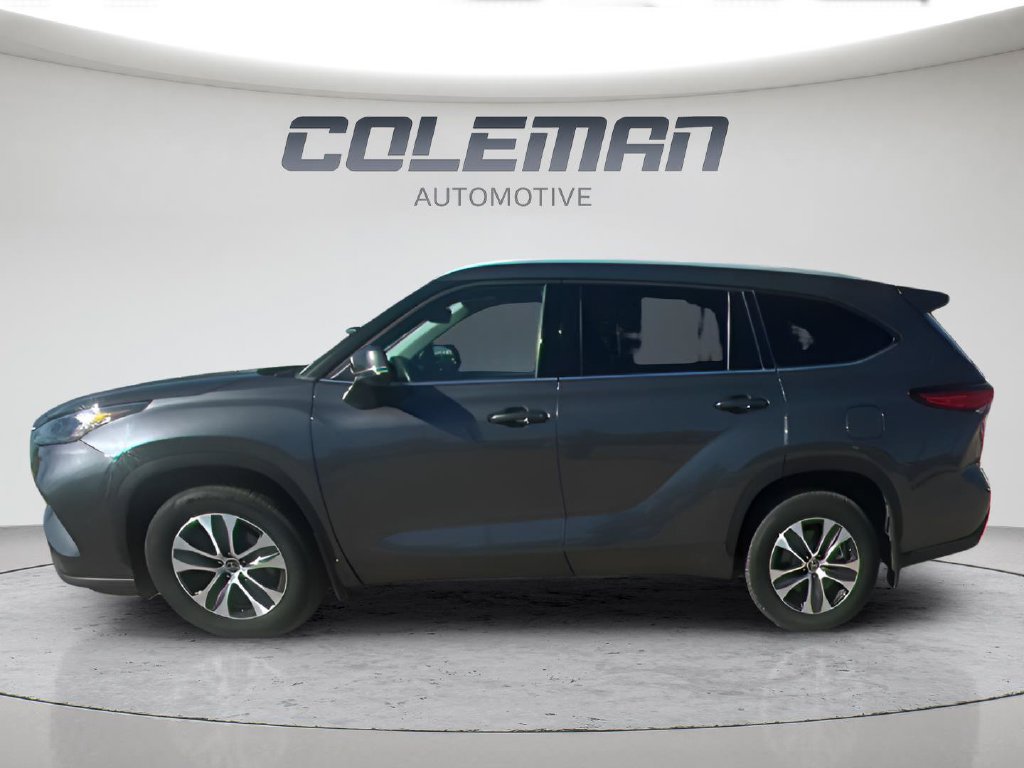 Used 2022 Toyota Highlander XLE AWD/4WD image 23