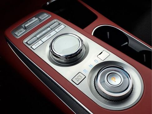 Used 2023 Genesis GV70 2.5T w/ Sport Prestige Package image 10