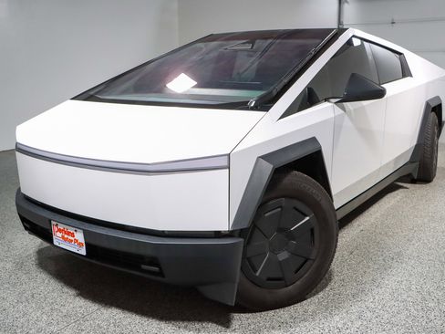 Used 2024 Tesla Cybertruck AWD Crew Cab image 27