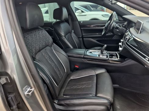 Used 2022 BMW 740i w/ M Sport Package RWD image 28