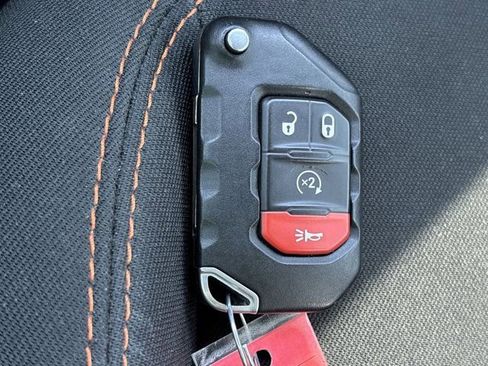 Used 2021 Jeep Gladiator Mojave AWD/4WD image 41