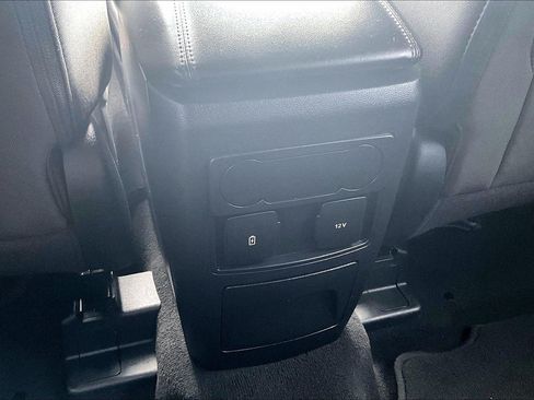 Used 2023 Ford Explorer XLT AWD/4WD image 32