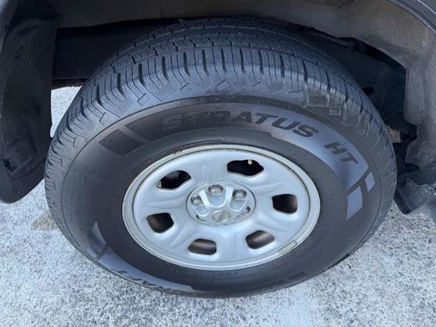 Used 2012 Nissan Xterra X image 32