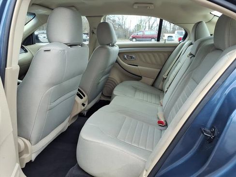 Used 2018 Ford Taurus SE FWD image 13