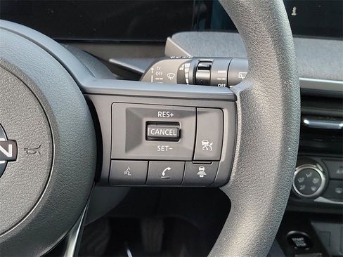 Used 2025 Nissan Kicks SV image 6