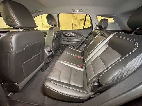 Used 2024 GMC Terrain SLT image 30