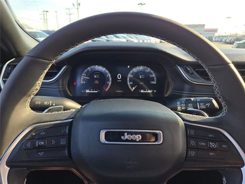 Certified 2024 Jeep Grand Cherokee Altitude image 35