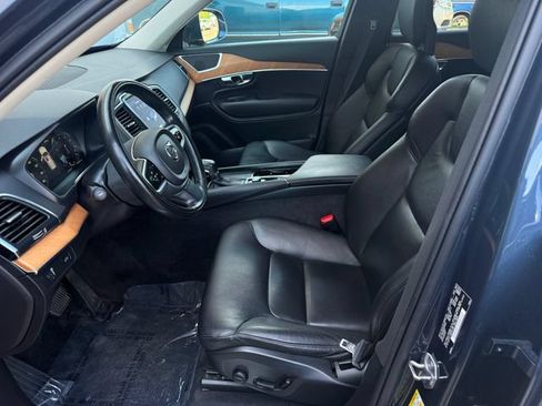 Used 2022 Volvo XC90 T6 Momentum w/ Climate Package AWD/4WD image 6