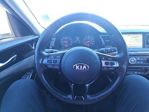 Used 2017 Kia Cadenza Premium w/ Luxury Package image 11