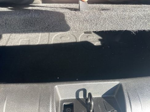 Used 2016 Jeep Renegade Latitude w/ Popular Equipment Group image 48