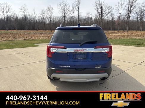 Used 2023 GMC Acadia SLT w/ Technology Package image 5