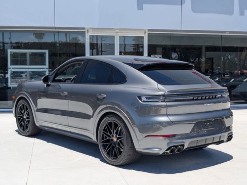 New 2025 Porsche Cayenne Coupe image 3