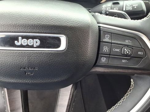 Used 2023 Jeep Grand Cherokee L Limited AWD/4WD image 29