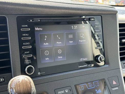 Used 2020 Toyota Sienna XLE image 17