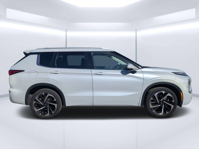 Used 2024 Mitsubishi Outlander SEL FWD image 2
